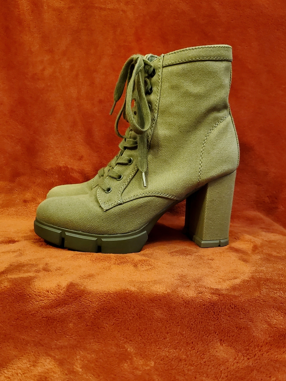 Green Lace-Up Block Heel Ankle Lug Sole Boots